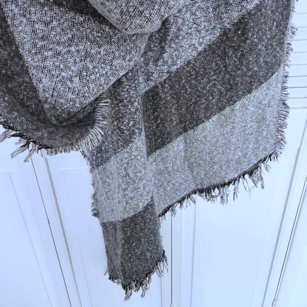 Winter Colorblock Scarf - Picture 2 of 3
